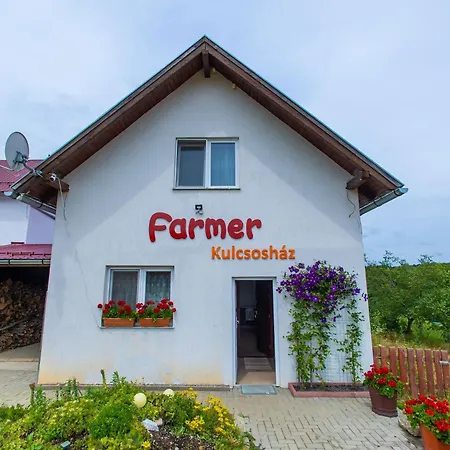 Casa De La Ferma Corund - Farmer Kulcsoshaz 度假居 *